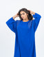 Abaya bleu électrique avec incrustations aux épaules.