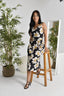 Robe longue imprimée avec fond noir.